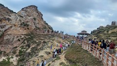 Giữ nguyên mức giá vé tham quan hiện hành tại khu du lịch Eo Gió
