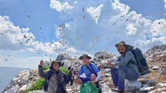 Cùng lữ khách Đỗ Doãn Hoàng đi tìm những “mảng màu rực rỡ biết bay”