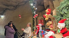 Đón Giáng sinh trong hang động và trên phố cổ miền Nam Hà Lan