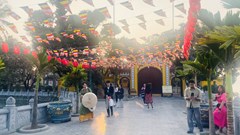 Đầu xuân đi lễ, cầu lộc cầu tài