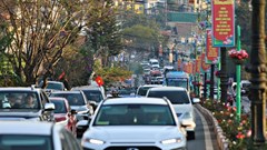 Mùng 4 Tết: Nhiều điểm du lịch quá tải, khách sạn kín phòng