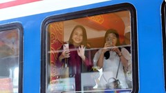 Ngắm cảnh đèo Hải Vân từ tàu hỏa chất lượng cao: hành trình “chậm mà chất”