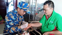 Nhà giàn, đảo Trường Sa kịp thời cứu chữa ngư dân gặp nạn giữa biển