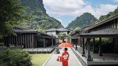 Hạ Long – Bản giao hưởng đa sắc: Gom trọn Á Đông trong một cuối tuần “trốn phố“