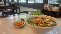 Chi phí sinh hoạt đồng loạt tăng, túi tiền thêm áp lực