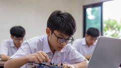 Để AI “làm hộ” dự án nghiên cứu, học sinh có thể bị cấm thi 2 năm