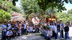 Lớp học giữa làng