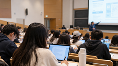 Mỹ đề xuất phí OPT 70.000 USD, du học sinh Việt Nam đứng trước rào cản mới