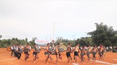 Lễ Nhô R’he thu hút du khách