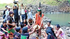 Lấy lợi thế văn hoá truyền thống để phát triển du lịch