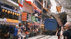 Công khai hoạt động, thách thức lệnh cấm