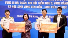 Trao 305 suất học bổng Vừ A Dính cho học sinh vùng ven biển