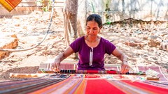 Đồng bào các dân tộc làm giàu từ du lịch 