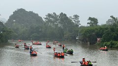 Lễ hội chùa Hương: Siết an toàn đường thủy, du khách đồng loạt mặc áo phao
