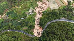 Cận cảnh vụ sạt lở đã “xé toạc” đèo Mimosa