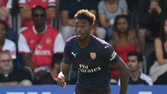 Cựu sao Arsenal nhập viện khẩn cấp khi bất tỉnh 10 phút trên sân