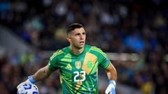 Thủ môn Argentina tức điên, “tát” thẳng vào camera sau khi bại trận