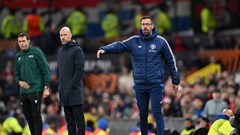 Van Nistelrooy bị tố 'đá ghế' Ten Hag để nắm quyền tại MU