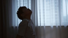 Không muốn nuôi dạy một đứa trẻ yếu đuối, tự ti, cha mẹ cần HẠN CHẾ làm 3 điều này