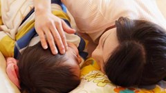 Trẻ ngủ chung với mẹ hay ngủ riêng tốt hơn cho não bộ? Nghiên cứu khoa học đã đưa ra câu trả lời chính xác nhất