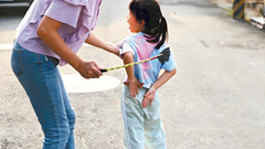 Chuyên gia nói “Thương cho roi cho vọt” là SAI: Trẻ bị đánh lúc 3 tuổi có nguy cơ trở nên hung hăng cao hơn tới 50%