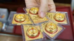 Giá vàng tăng giảm theo giờ: Người được tặng vàng cưới phải nhớ một điều quan trọng!