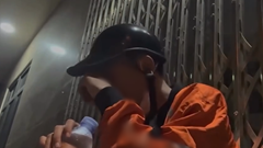 Đăng ảnh anh shipper giữa đêm tối kèm 1 câu hỏi 1.000 người cho đáp án: “Nếu cả đời không rực rỡ thì sao…?”