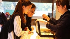 Dẫn mẹ đi mua nhà, bà mở vali đưa ra một túi vàng dù lương hưu 0 đồng: Toàn bộ bí quyết!