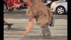 Màn breakdance 29 giây của chàng trai cụt 2 chân bên lề đường gây bão: “Đừng tiếc nuối thay tôi”