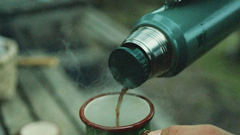 4 loại nước để lâu trong bình giữ nhiệt có thể trở thành “ổ vi khuẩn”, nuôi tế bào ung thư