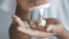 Hóa ra tôi luôn bôi kem chống nắng sai cho đến khi bác sĩ da liễu chỉ ra 2 lỗi