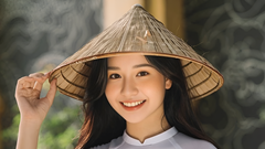 Trong tiếng Việt có một từ vừa là lời khen vừa là lời chê