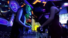 Đặt chốt cửa bên trong phòng hát karaoke sẽ bị phạt 30 triệu đồng