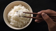 Bác sĩ Nhật khuyên dùng: Chế độ ăn “3 vàng” chống lão hoá, ăn cơm trắng với thứ này giảm lượng đường trong máu sau ăn tới 24%