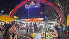 Chợ đêm Sơn Trà tiếp tục hoạt động, phục vụ người dân và du khách mua sắm, giải trí