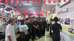 Khai mạc Triển lãm “50 năm vang mãi bản hùng ca toàn thắng”