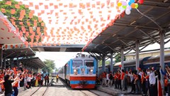 Hình ảnh đoàn tàu Thống Nhất hội ngộ tại ga Đà Nẵng