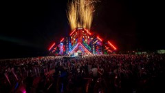 Biển người đổ về trung tâm Đồng Hới xem đại nhạc hội Legend Fest