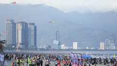 Bùng nổ lượng khách dịp lễ tại bán đảo Sơn Trà và các bãi biển du lịch