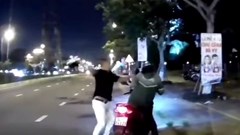 Tài xế xe ôm công nghệ bị hành hung giữa đường, công an vào cuộc xác minh