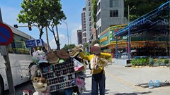 Đà Nẵng tăng cường quản lý hoạt động bán hàng rong, xử lý tình trạng lang thang xin ăn