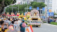 Người dân Đà Nẵng đón xá lợi Đức Phật