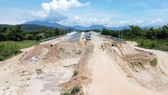 Cầu đã xong, đường vẫn chờ