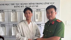 Hai công dân nhặt được của rơi, mang đến công an trả lại cho người đánh rơi