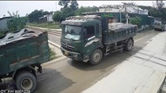 Xử lý nghiêm trường hợp ô tô dừng đỗ vi phạm tại đường ngang đường sắt ở Đà Nẵng