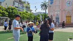 Đà Nẵng tăng cường xử lý tình trạng bán hàng rong, chèo kéo khách du lịch