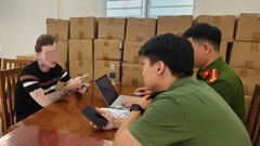 Tạm giữ hình sự người nước ngoài tàng trữ vũ khí quân dụng trái phép