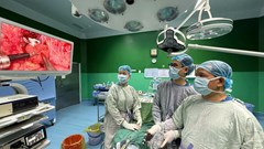 Phẫu thuật thành công khối u vỏ bao thần kinh hiếm gặp dạng đồng hồ cát