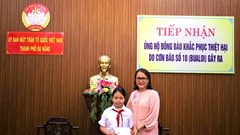 Nữ sinh Đà Nẵng đập heo đất ủng hộ gần 40 triệu đồng giúp đồng bào vùng bão