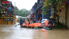Người Hội An hối hả chạy lũ